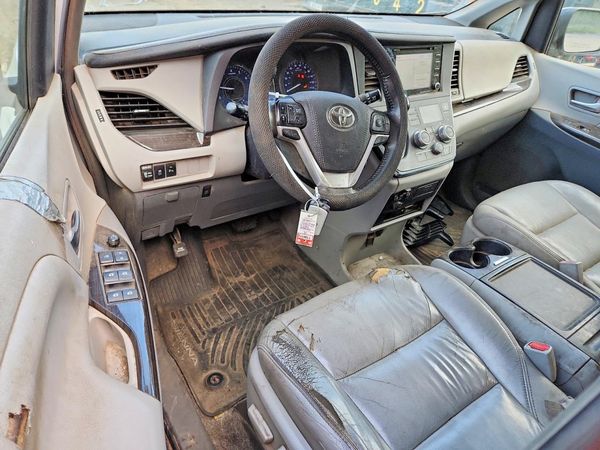 2019 TOYOTA SIENNA