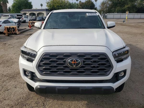 2022 TOYOTA TACOMA SR5