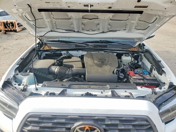 2022 TOYOTA TACOMA SR5