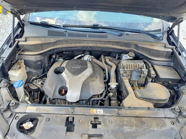 2013 HYUNDAI SANTA FE — Engine bay