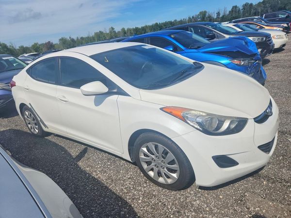 2013 HYUNDAI ELANTRA