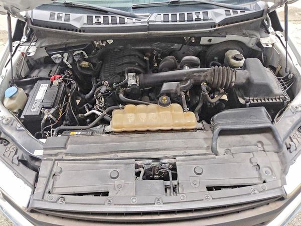 2019 FORD F150 — Engine bay