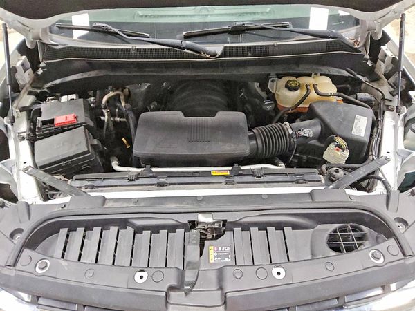 2019 CHEVROLET SILVERADO LT — Engine bay