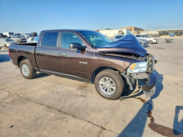 2016 RAM 1500 SLT