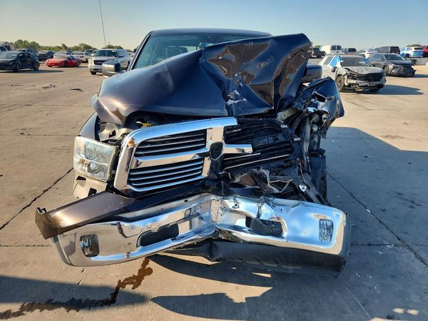 2016 RAM 1500 SLT