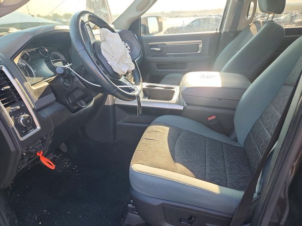 2016 RAM 1500 SLT