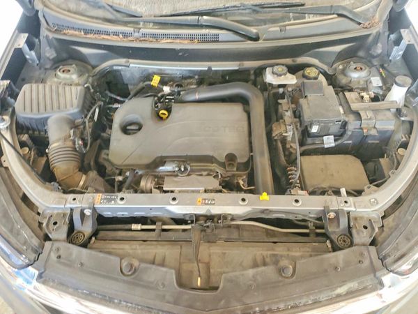 2024 CHEVROLET EQUINOX LT (1LT) — Engine bay