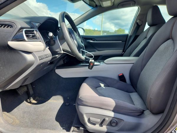 2018 TOYOTA CAMRY LE Hybrid — DENT