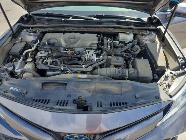2018 TOYOTA CAMRY LE Hybrid — Engine bay