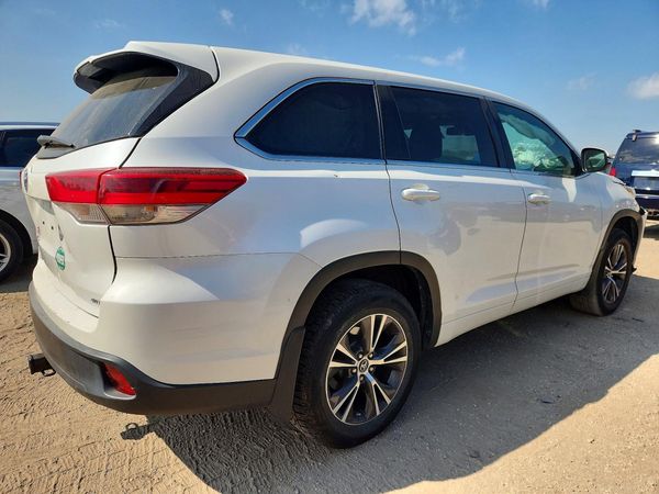 2018 TOYOTA HIGHLANDER LE/LE Plus