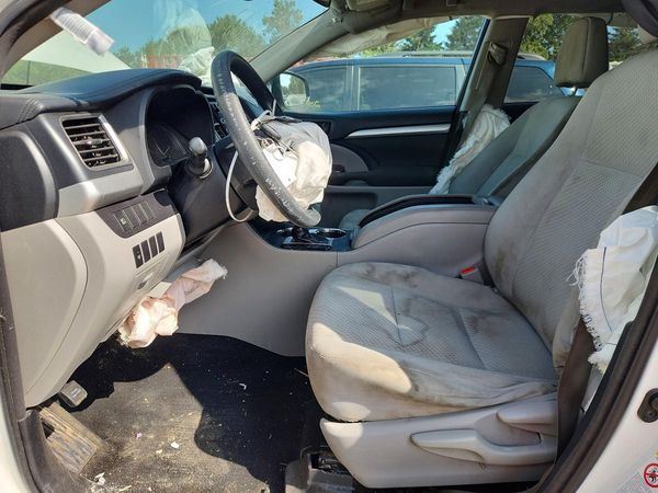 2018 TOYOTA HIGHLANDER LE/LE Plus