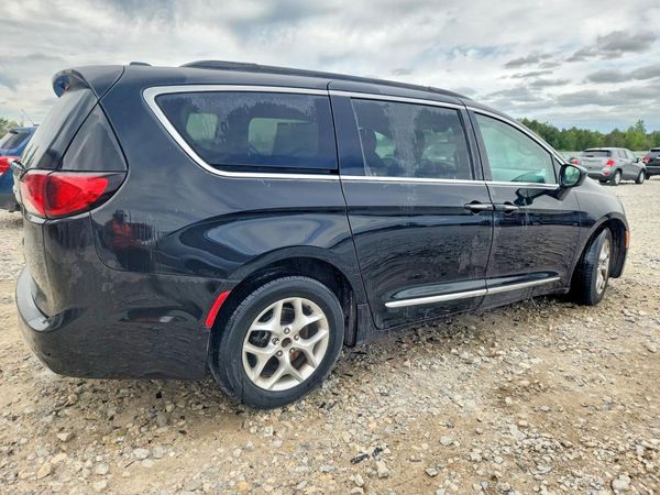 2017 CHRYSLER PACIFICA Touring L — PSRA