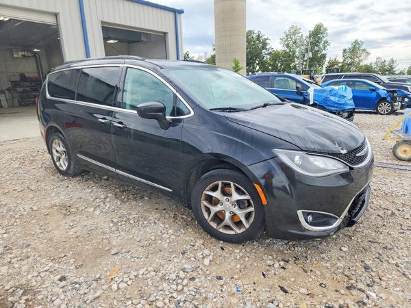 2017 CHRYSLER PACIFICA Touring L — Passenger 3/4