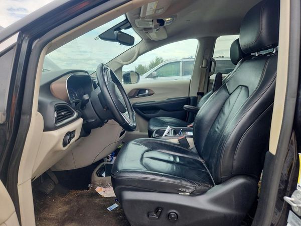 2017 CHRYSLER PACIFICA Touring L — DENT