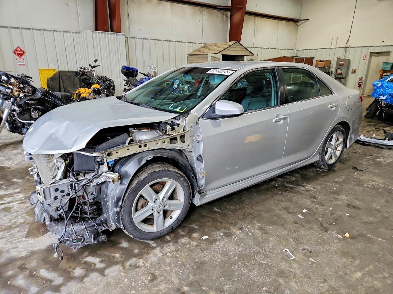 2014 TOYOTA CAMRY