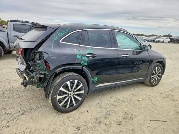 2023 MERCEDES-BENZ GLA