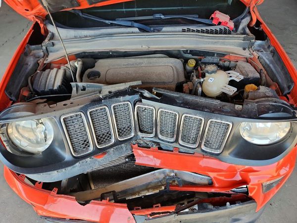 2020 JEEP RENEGADE SPORT — Engine bay