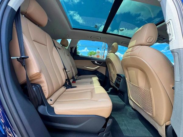 2020 AUDI Q7 quattro Premium Plus