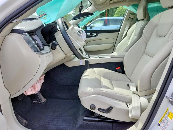 2024 VOLVO XC60