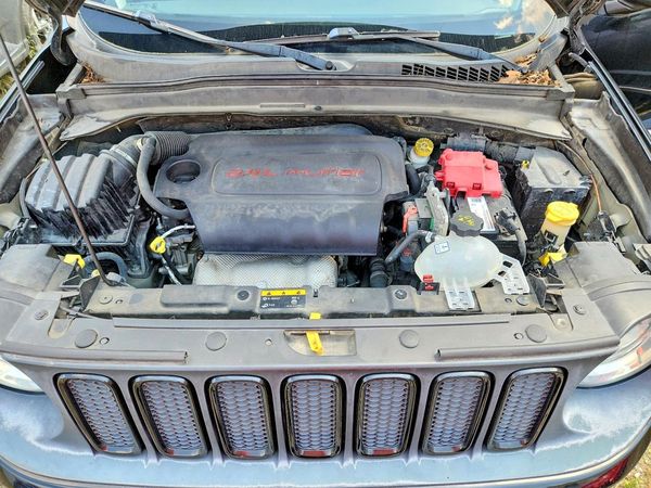 2018 JEEP RENEGADE Sport — Engine bay