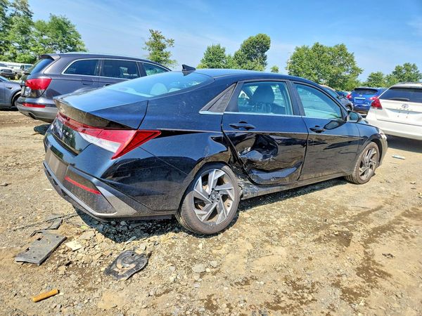 2024 HYUNDAI ELANTRA