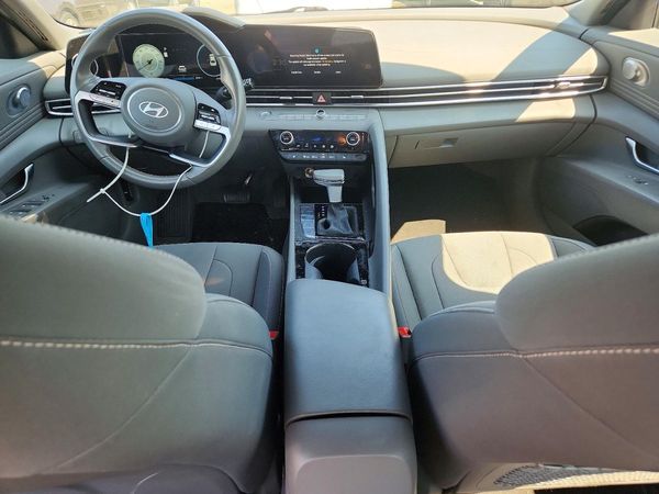 2024 HYUNDAI ELANTRA