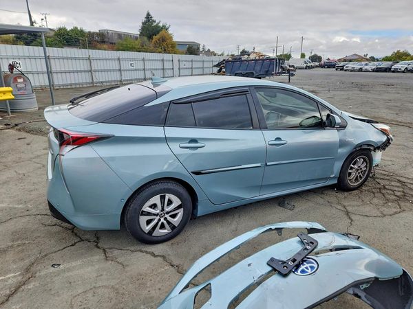 2018 TOYOTA PRIUS