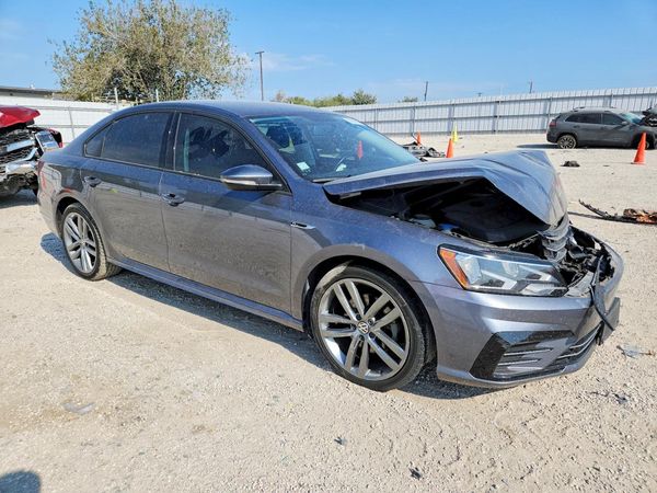 2018 VOLKSWAGEN PASSAT S, R-Line — Passenger 3/4