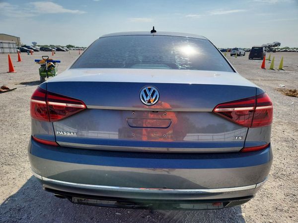 2018 VOLKSWAGEN PASSAT S, R-Line — DIRR