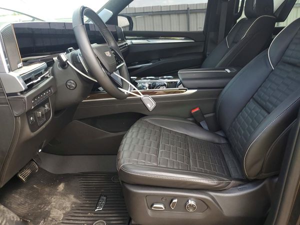 2026 CADILLAC ESCALADE Platinum Sport — DENT