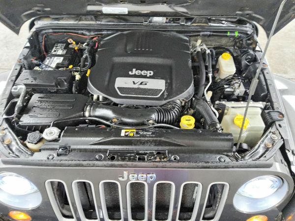 2017 JEEP WRANGLER Sahara — Engine bay