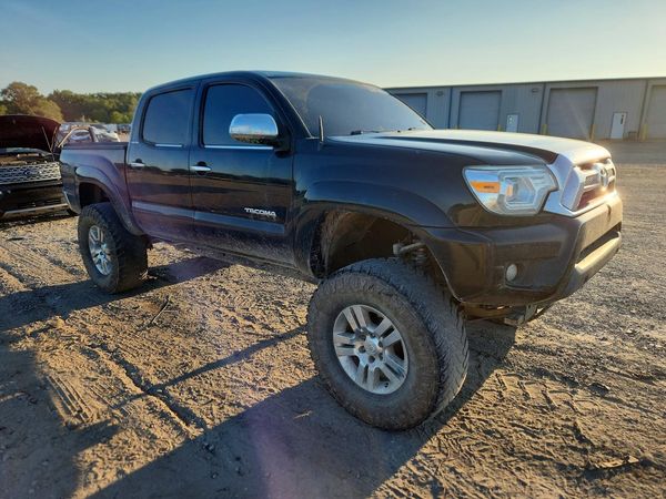 2015 TOYOTA TACOMA
