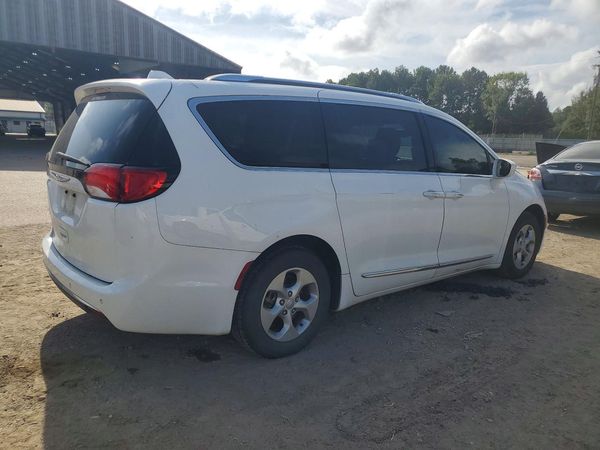 2017 CHRYSLER PACIFICA Touring L Plus