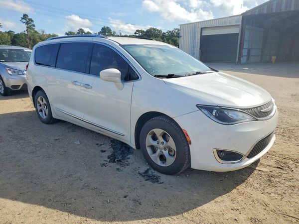 2017 CHRYSLER PACIFICA Touring L Plus