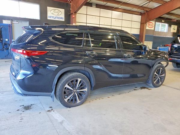 2021 TOYOTA HIGHLANDER XSE