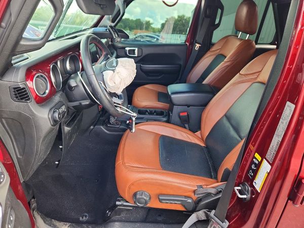 2021 JEEP WRANGLER Unlimited Rubicon — DENT