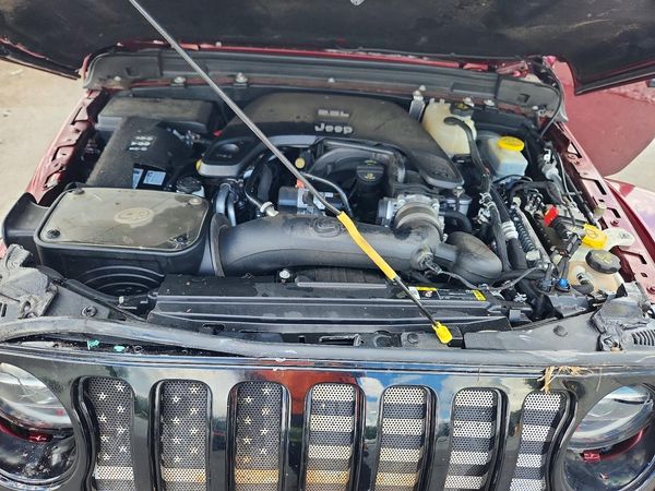 2021 JEEP WRANGLER Unlimited Rubicon — Engine bay