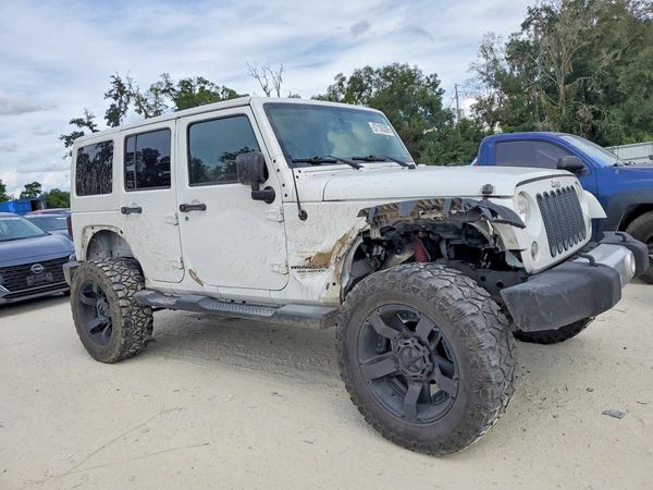 2015 JEEP WRANGLER UNLIMITED Sahara — Passenger 3/4