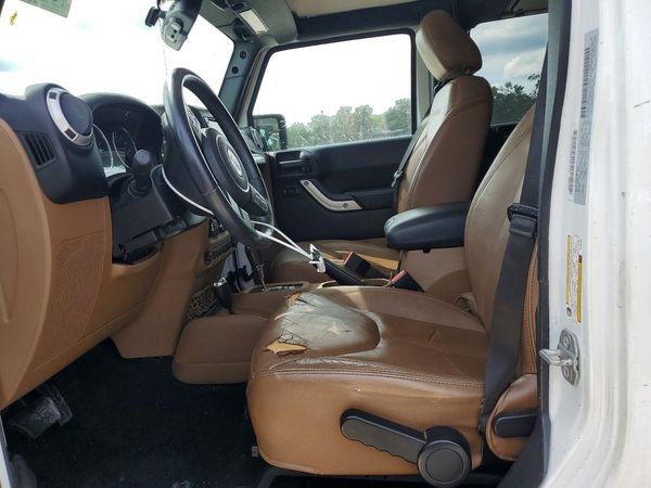 2015 JEEP WRANGLER UNLIMITED Sahara — DENT