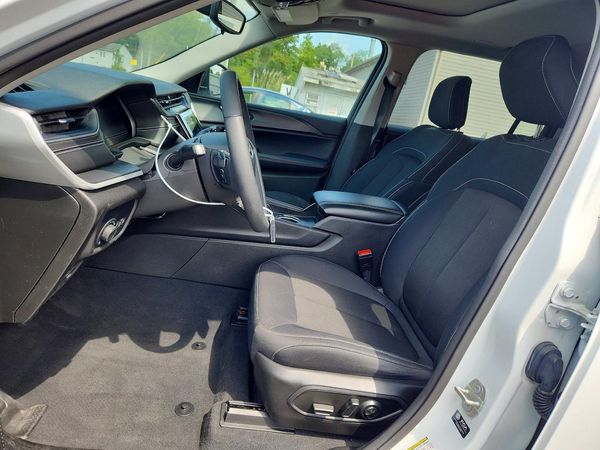 2024 JEEP GRAND CHEROKEE