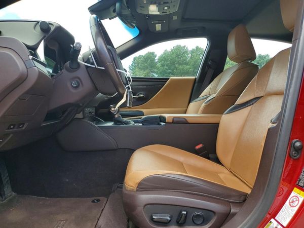 2019 LEXUS ES
