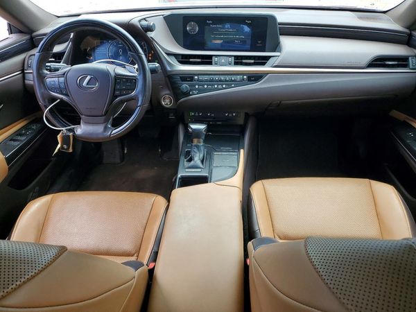 2019 LEXUS ES