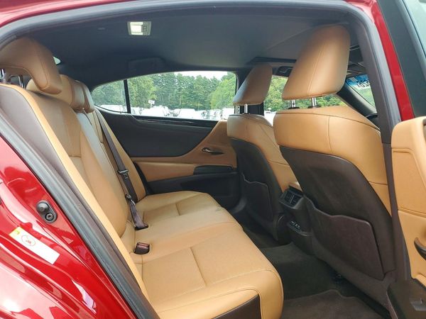2019 LEXUS ES