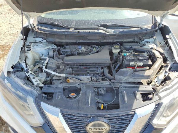 2018 NISSAN ROGUE — Engine bay