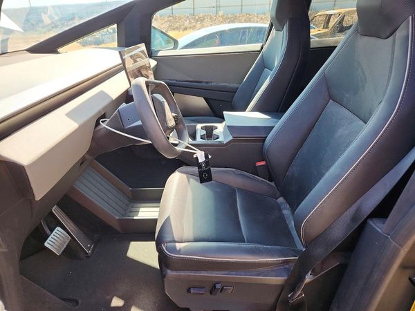 2025 TESLA CYBERTRUCK — DENT