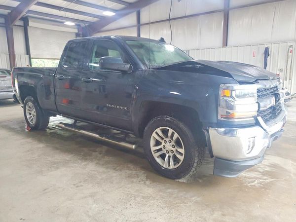 2018 CHEVROLET SILVERADO LT — Passenger 3/4