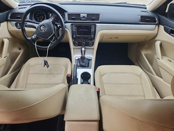 2019 VOLKSWAGEN PASSAT
