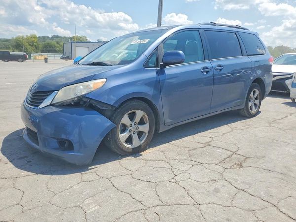 2014 TOYOTA SIENNA