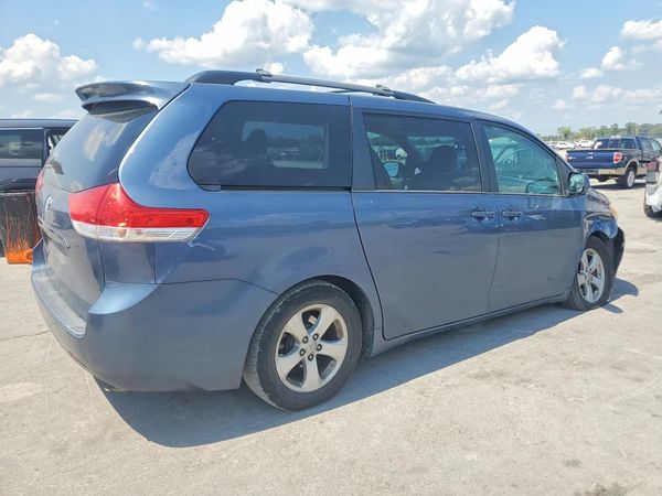 2014 TOYOTA SIENNA