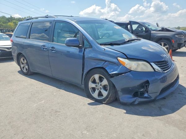 2014 TOYOTA SIENNA